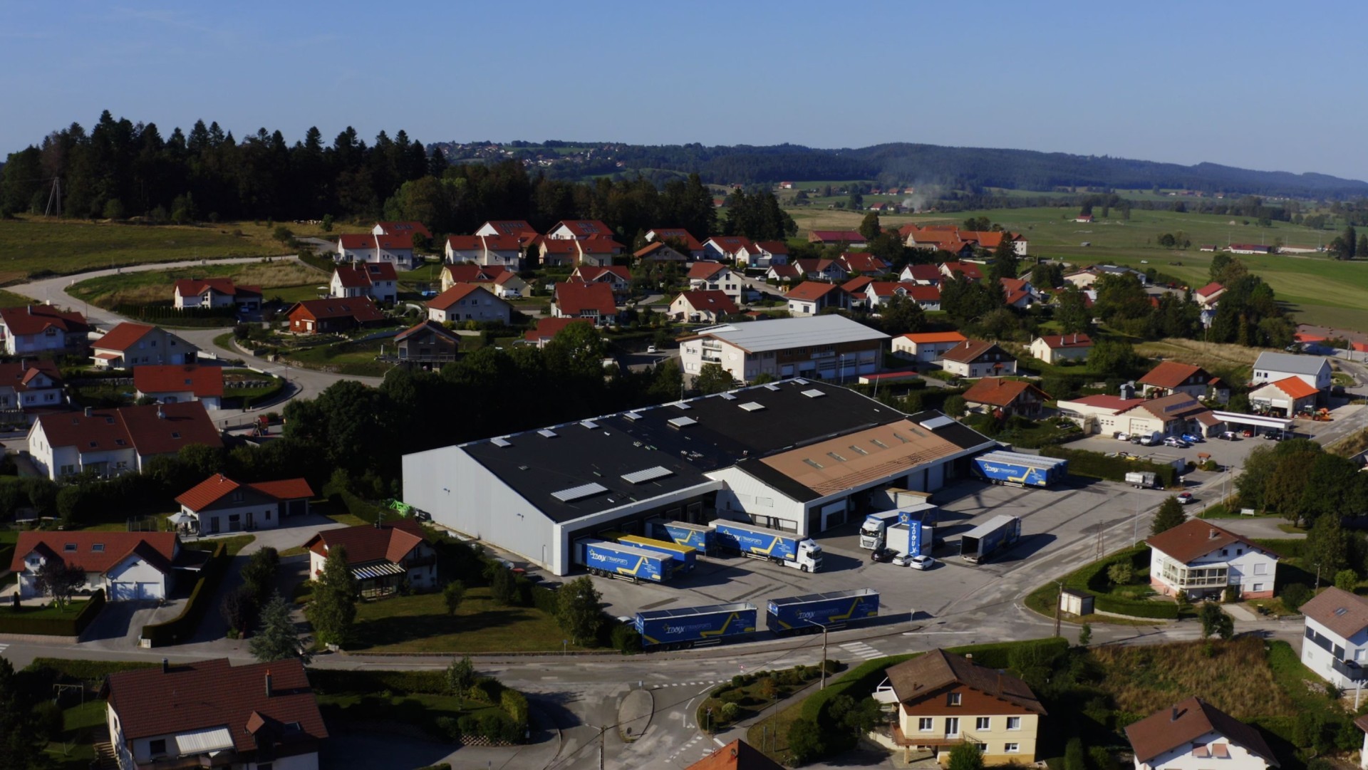 Vue aérienne de Transports IDOUX aux Fins (Doubs - 25)